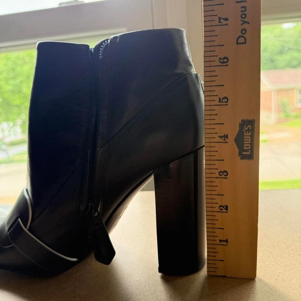 Tory Burch Navy Leather Heeled Ankle Boots Size 8M